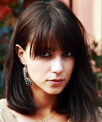 Coupe de cheveux longue avec une frange