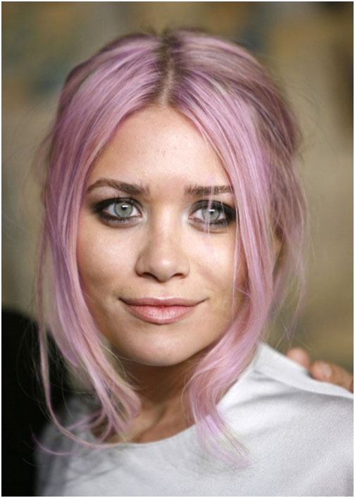 Nuance rose à la mode sur les cheveux