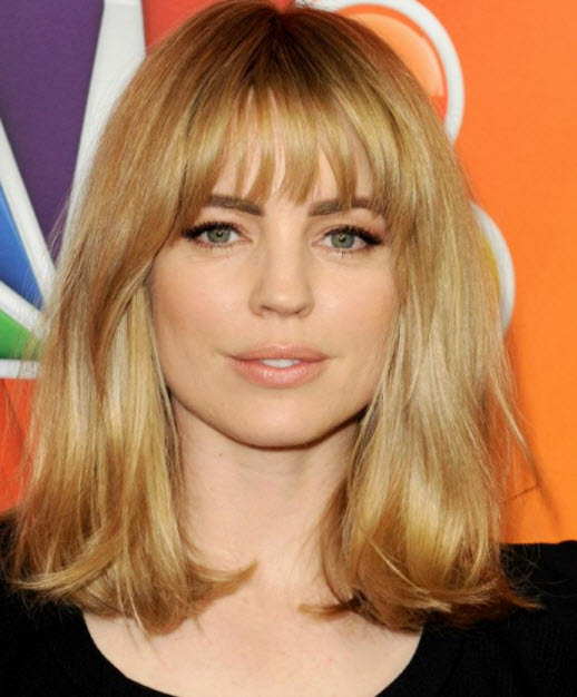 Coupe de cheveux longue avec une frange