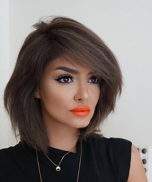 Coupe de cheveux longue avec une frange