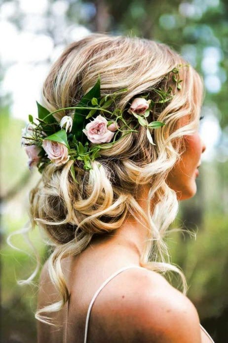 Coiffures de mariage avec des fleurs