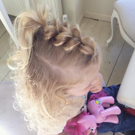 Coiffures intéressantes pour les filles: photo
