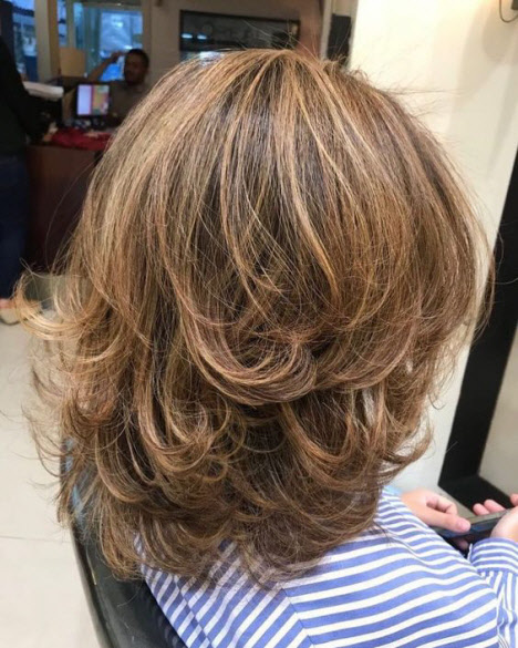 Coloration des cheveux qui rajeunit