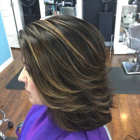 Coloration des cheveux qui rajeunit