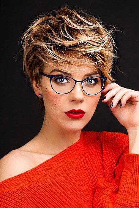 Photos réelles de coupes de cheveux après 40 ans: photo