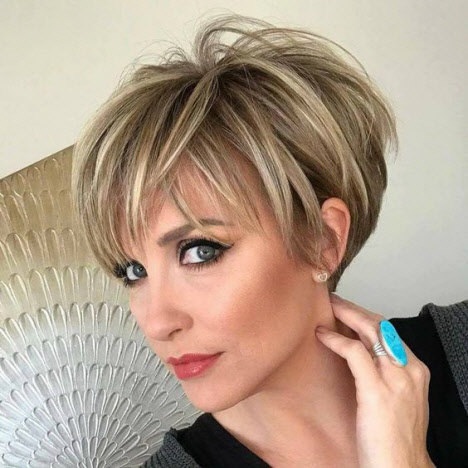Photos réelles de coupes de cheveux après 40 ans: photo