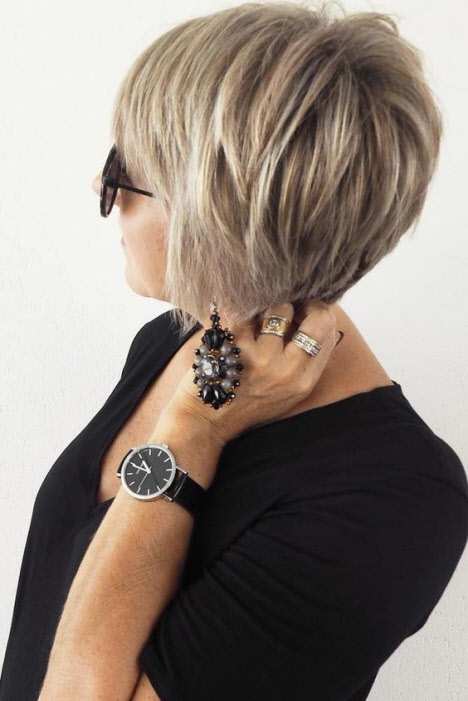 Coloration des cheveux qui rajeunit