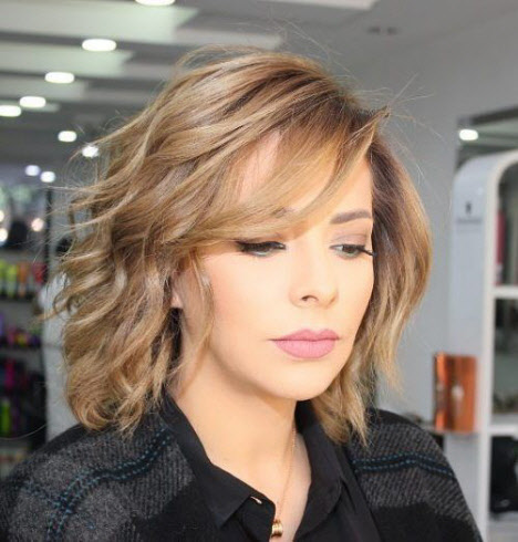 Coloration des cheveux qui rajeunit