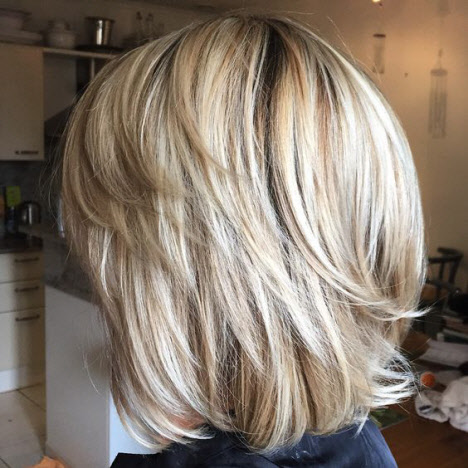 Coloration des cheveux qui rajeunit
