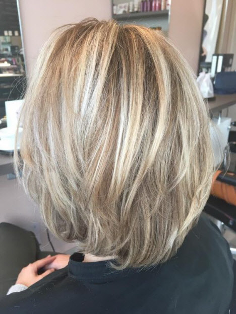 Coloration des cheveux qui rajeunit