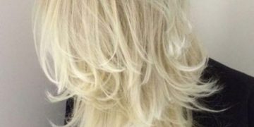 Coupe de cheveux en cascade pour cheveux longs