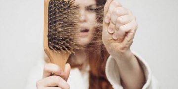 Comment arrêter la perte de cheveux : les 5 meilleurs conseils