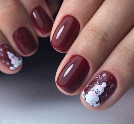 Manucure du Nouvel An pour les ongles courts