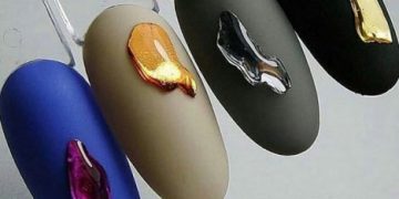 Nouvelle manucure 2024-2025 : technique de déchirure de licorne ou métal liquide sur les ongles. Photo de combinaisons à la mode et belles pour les ongles courts et longs