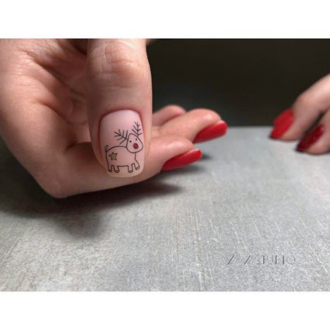 Manucure du Nouvel An pour les ongles courts
