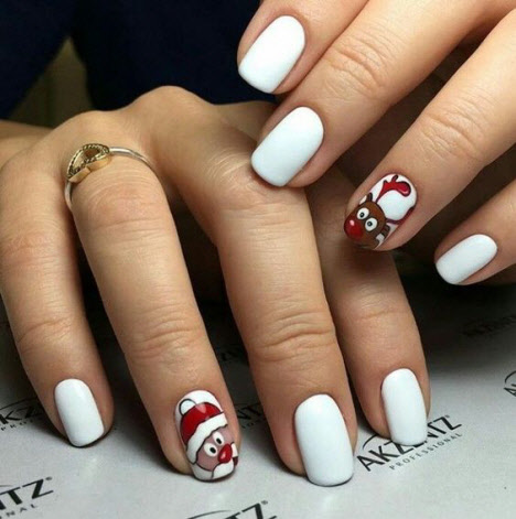Manucure du Nouvel An pour les ongles courts