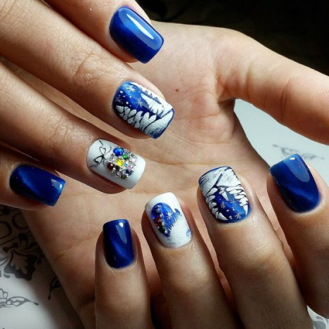 Manucure bleue du nouvel an