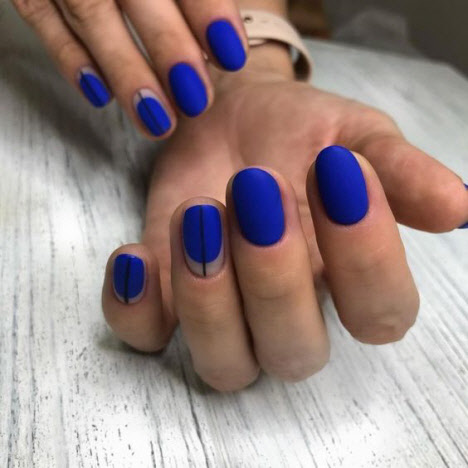Manucure mate pour ongles très courts