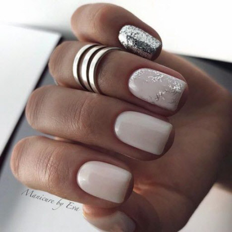 Photo de manucure avec papier d'aluminium saison 2024