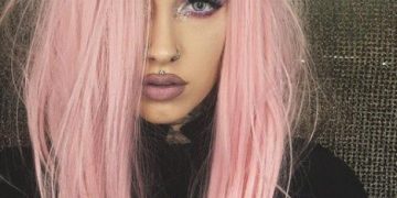 Coloration avec une teinte rose : tendance mode 2024