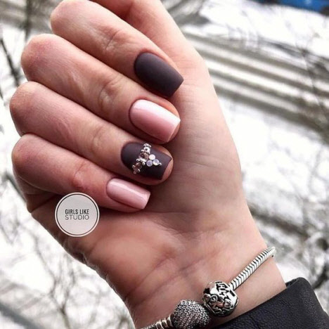 Manucure mate pour ongles courts