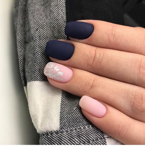 Manucure mate pour ongles courts