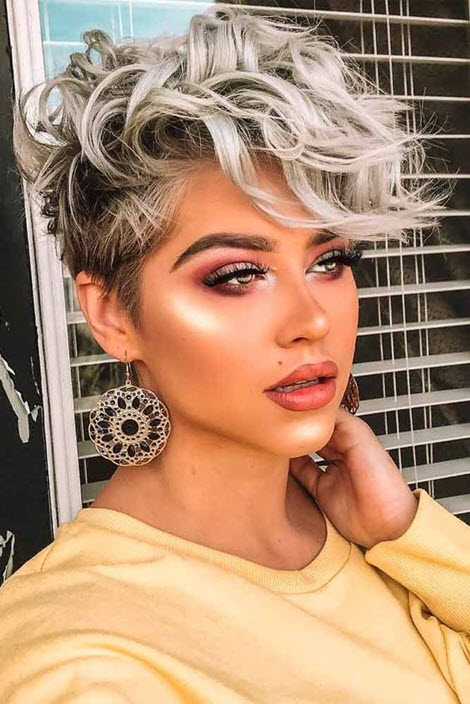 Coiffures à la mode avec boucles 2024 pour différentes longueurs de cheveux