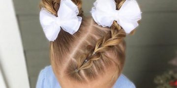 Beaux paquets avec des rubans et des épingles à cheveux