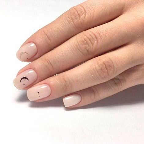 Manucure nue à pois
