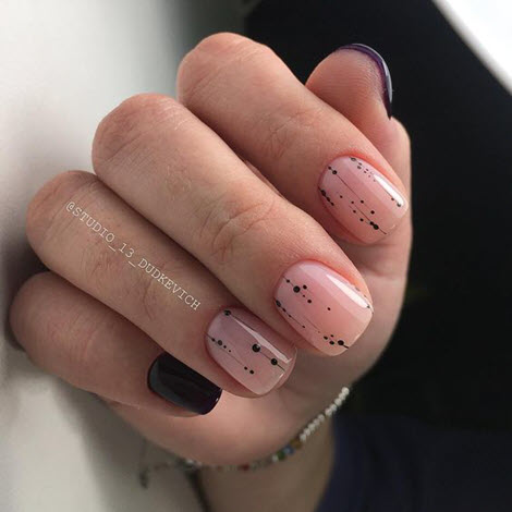 Manucure nue à pois