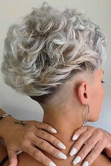 Coupes de cheveux courtes à la mode 2024-2025