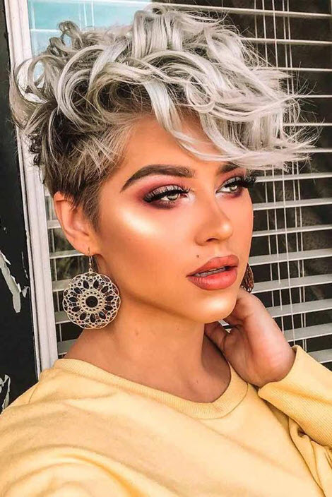 Coupes de cheveux courtes à la mode 2024-2025