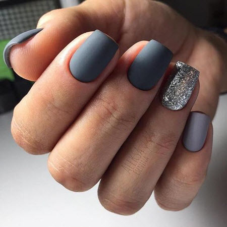 Manucure grise pour ongles courts et longs