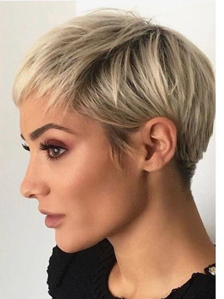 Coiffures belles et à la mode pour cheveux courts
