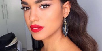 Coiffure avec des boucles