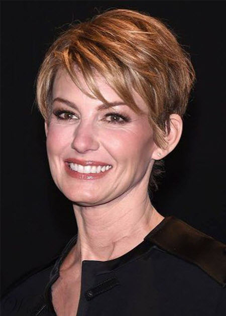 Belles idées de coupe de cheveux de lutin pour les femmes plus âgées