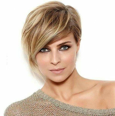 Coupe de cheveux de lutin avec une frange