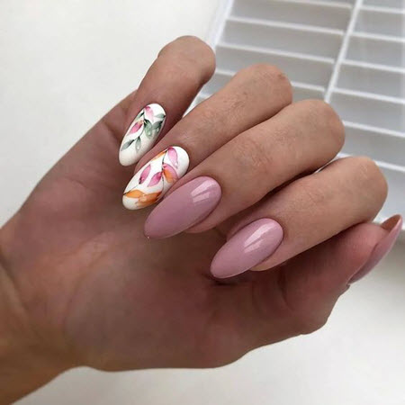 Belle manucure d'automne beige et rose 2024