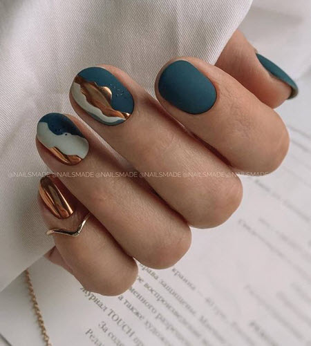 Photo de nouveaux modèles d'ongles sur des ongles ovales