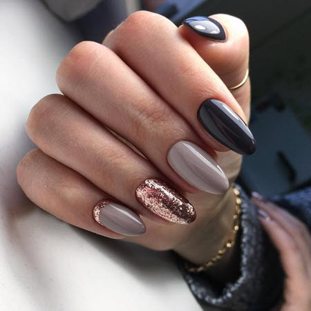 Manucure pailletée sur ongles ovales