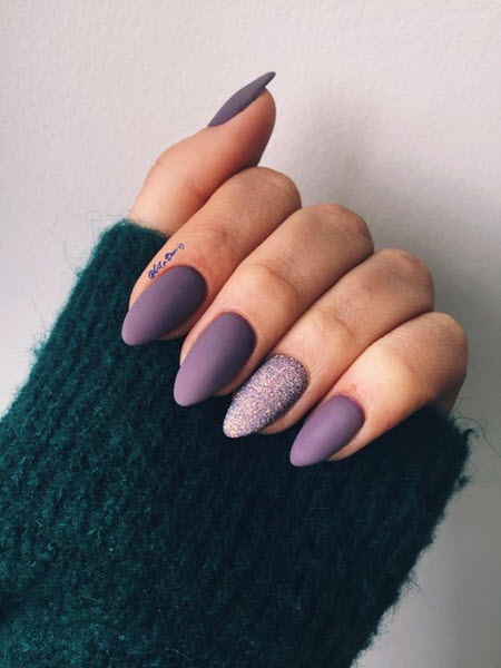 Manucure chic avec des pierres