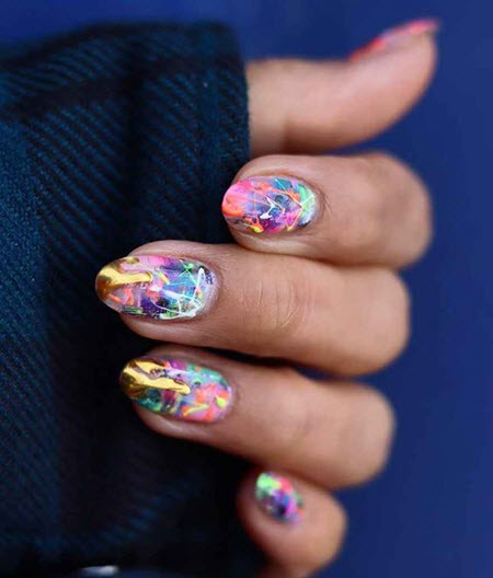 Photo de nouveaux modèles d'ongles sur des ongles ovales