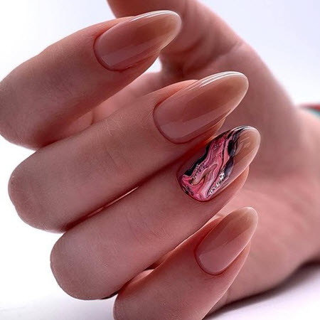 Manucure nue à la mode