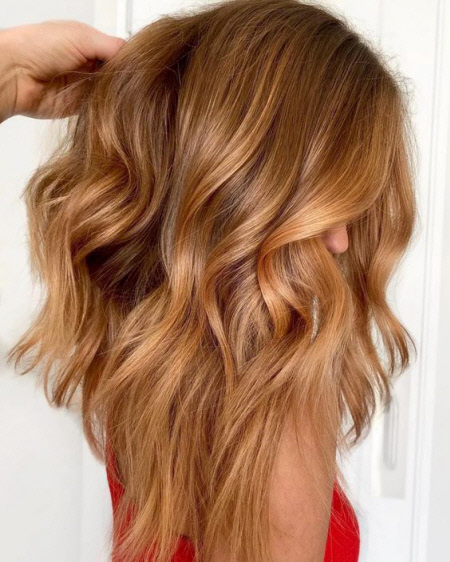 Blond caramel : les tendances mode