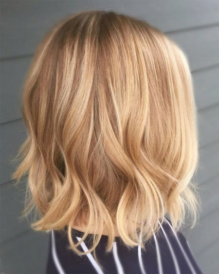 Blonde au miel: tendances de la mode