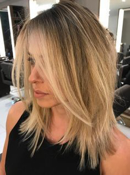 Belles options de coupe de cheveux en cascade